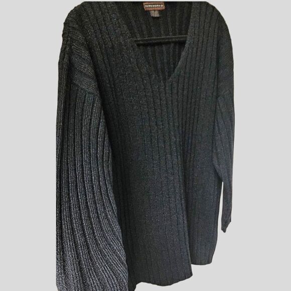 YARNWORKS Women's Oversized Black V- Neck Sweater - Picture 4 of 10